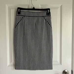 White House Black Market size 00 Black and Off White Checkered Pencil Skirt